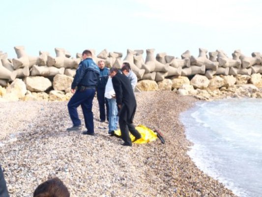 A fost identificată femeia găsită moartă pe plajă: era dată dispărută de ieri